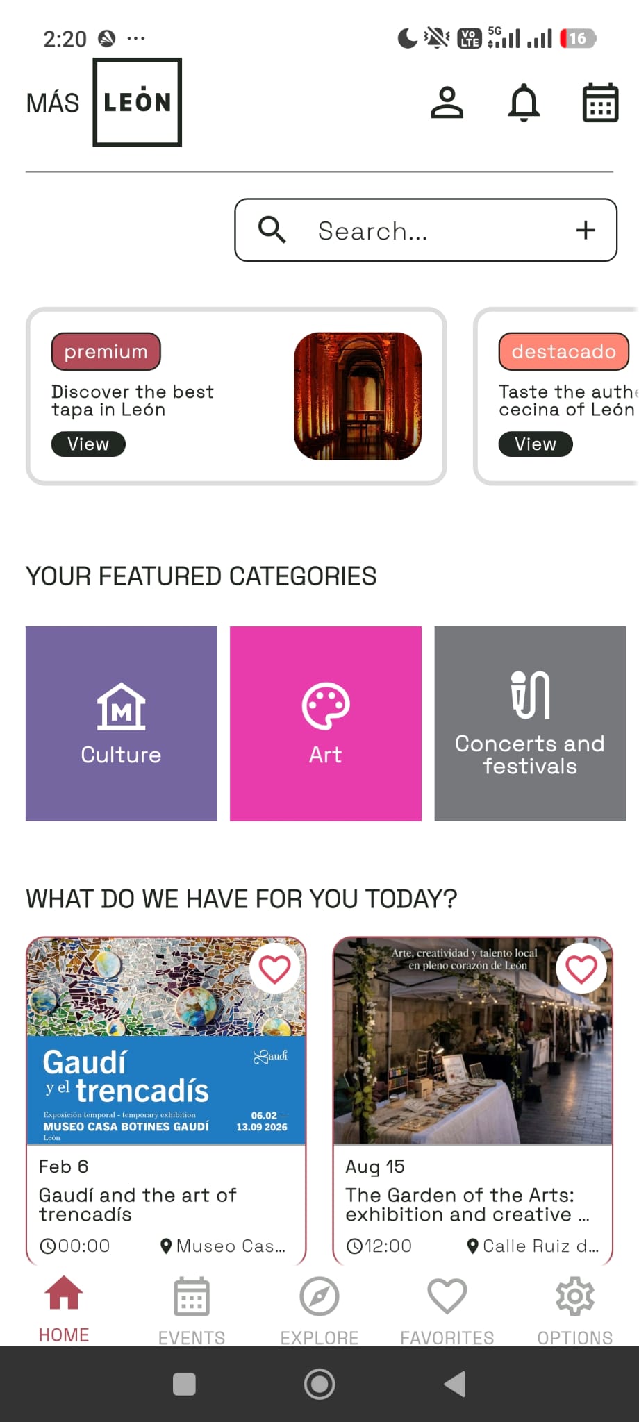 Pantalla de inicio de la app Más León con buscador, tarjetas promocionadas y categorías.